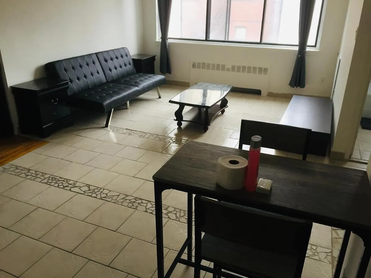 Stylish Montreal Apartment: Comfortable Stay In The Golden Square Mile